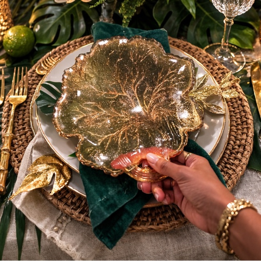Leaf-Shaped Decorative Plate